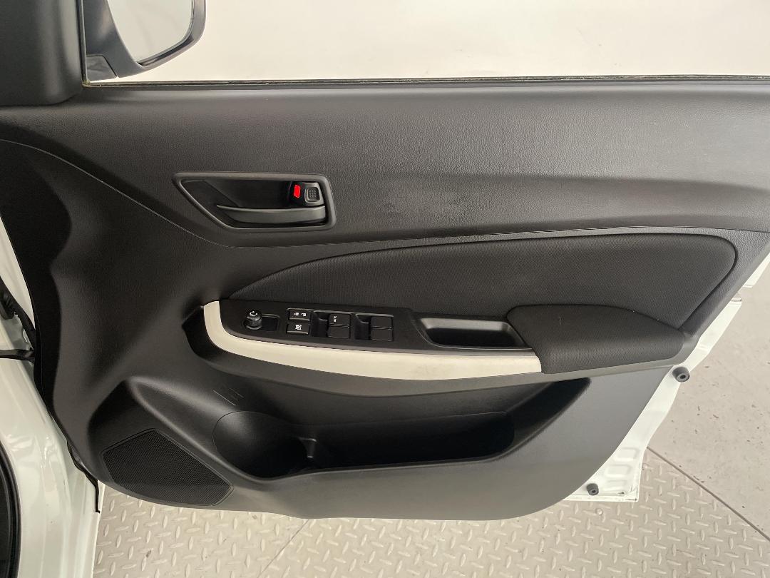 Photo '15' of Suzuki Swift