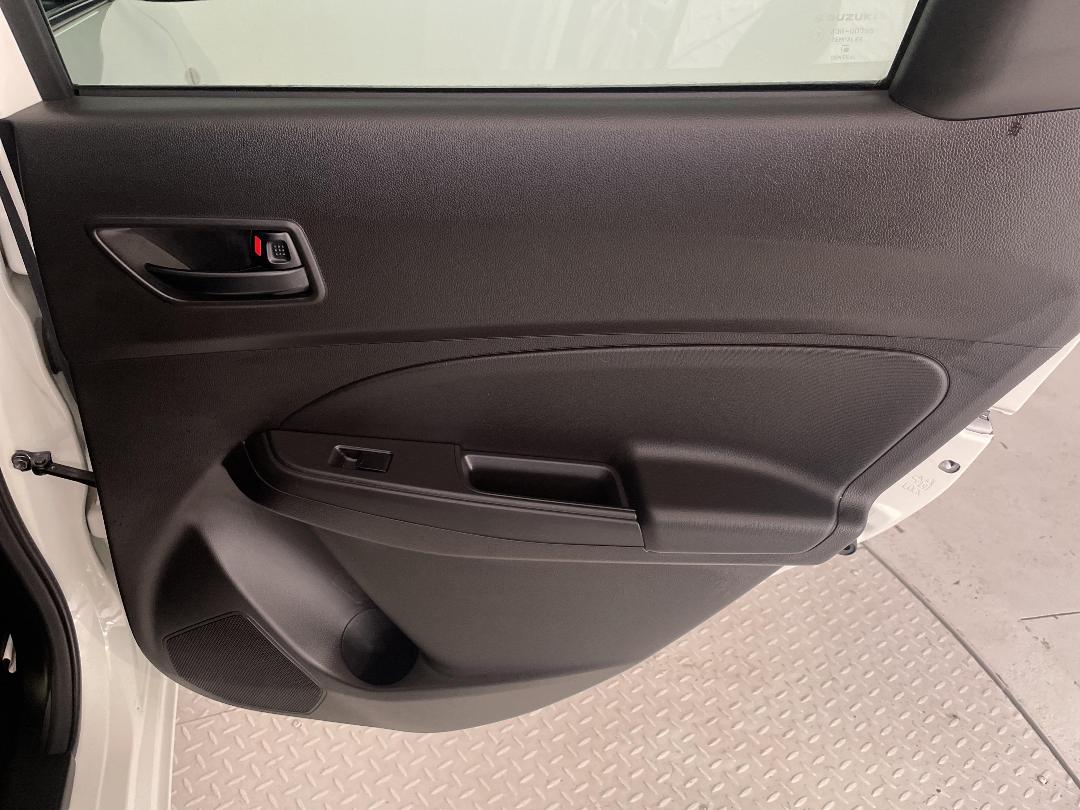 Photo '19' of Suzuki Swift