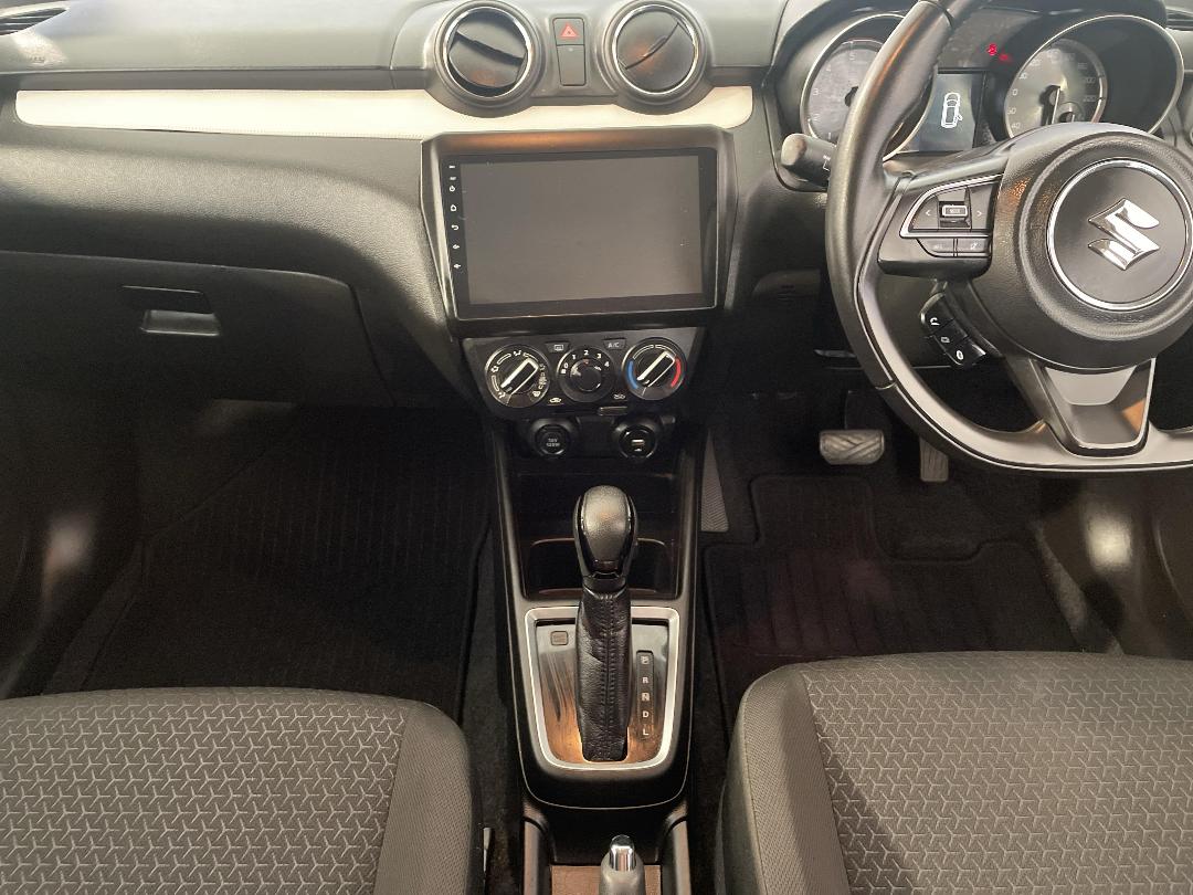 Photo '18' of Suzuki Swift