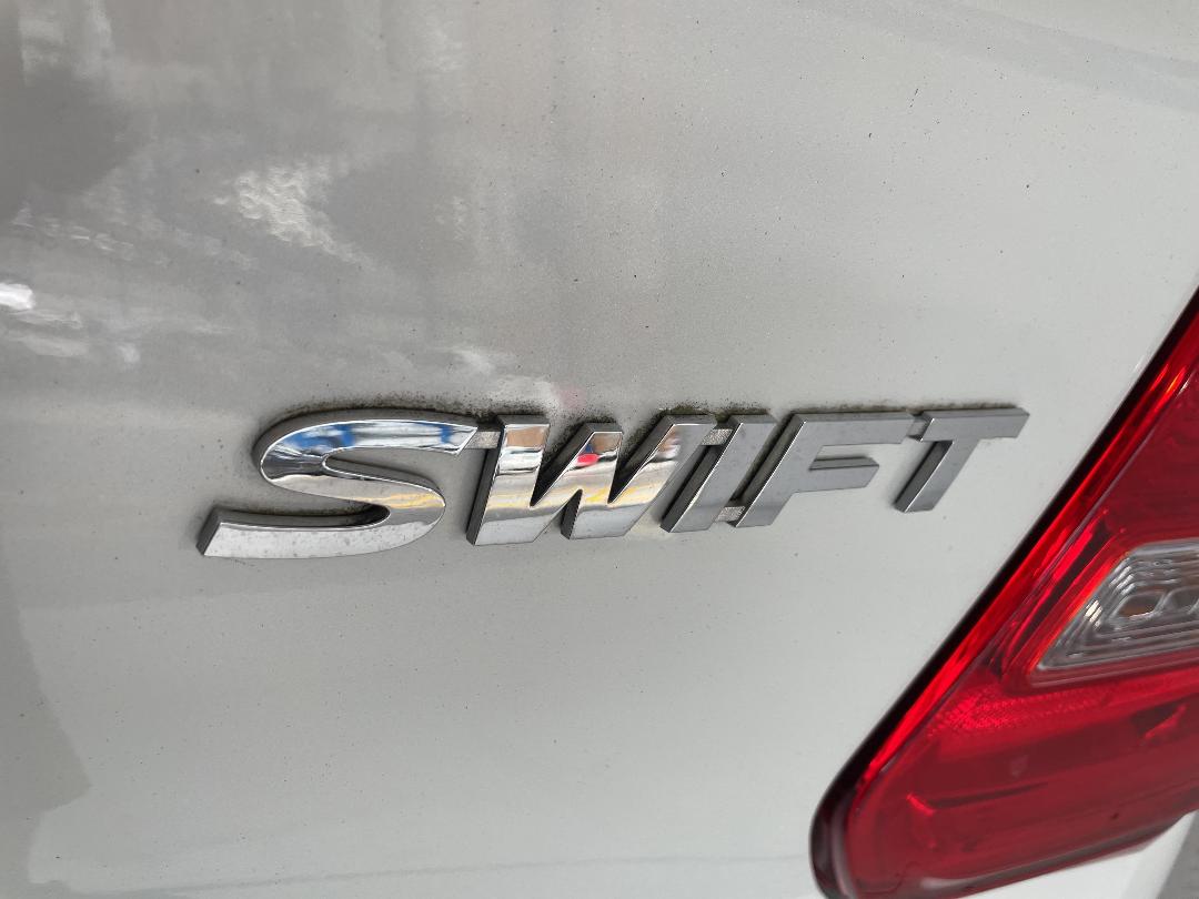 Photo '35' of Suzuki Swift