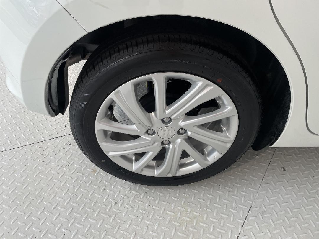 Photo '12' of Suzuki Swift