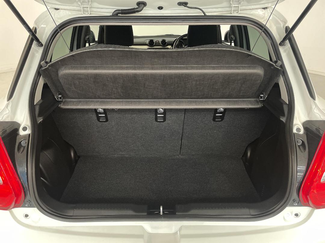 Photo '14' of Suzuki Swift