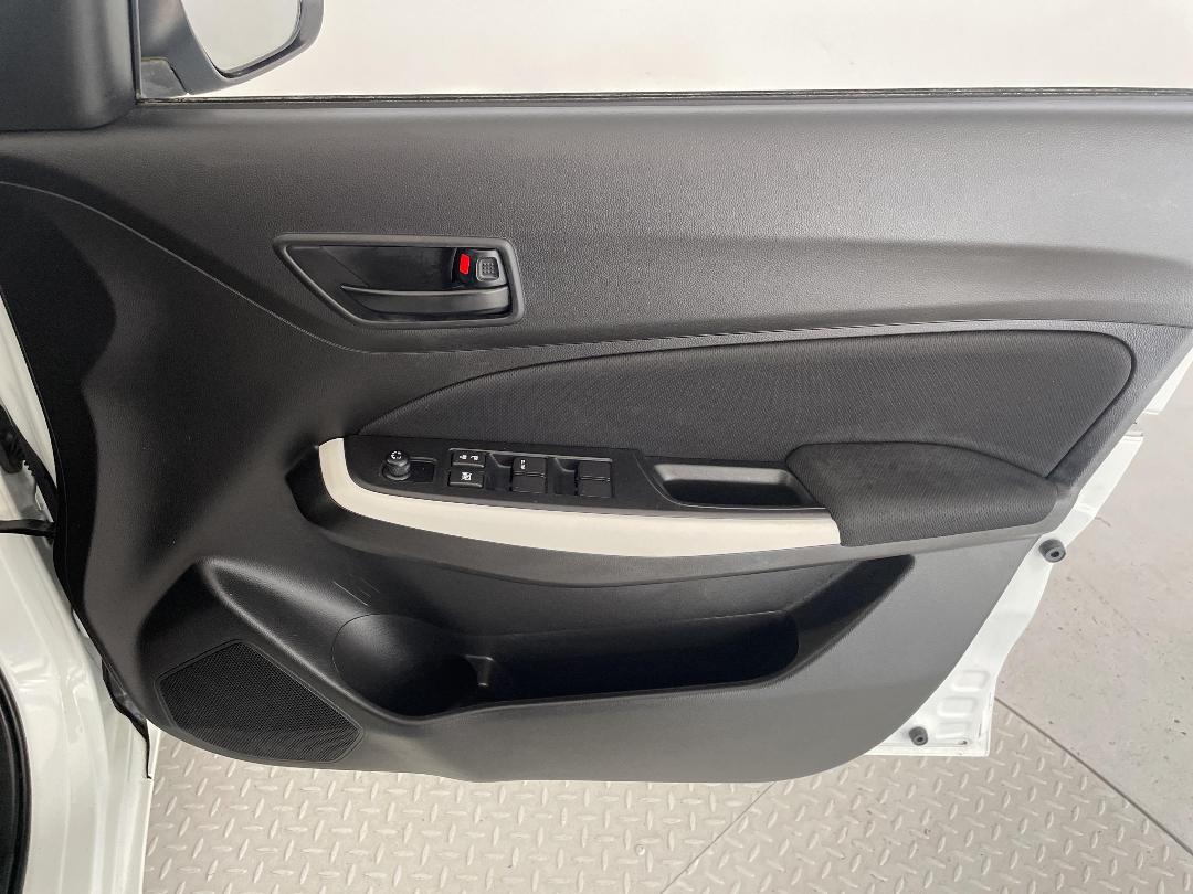 Photo '15' of Suzuki Swift