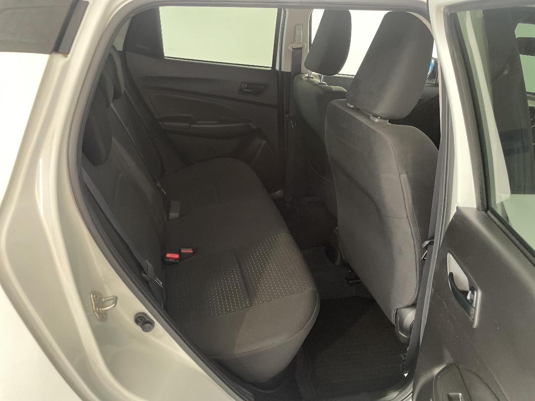 Photo '20' of Suzuki Swift