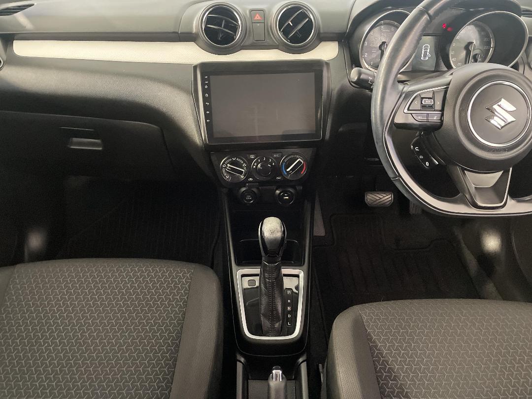 Photo '18' of Suzuki Swift