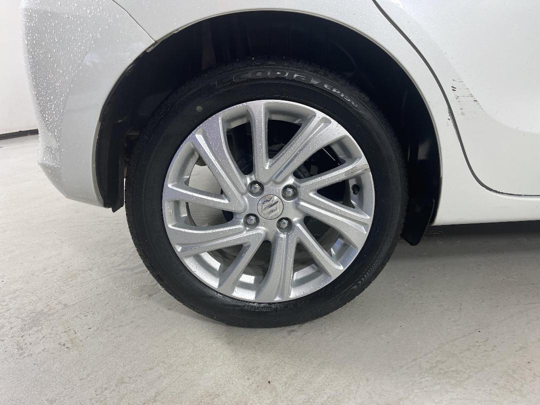 Photo '12' of Suzuki Swift