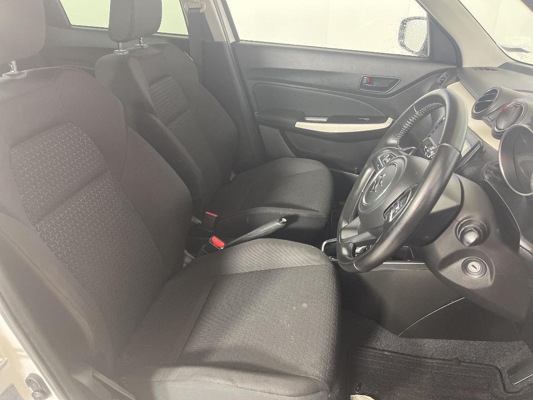 Photo '16' of Suzuki Swift