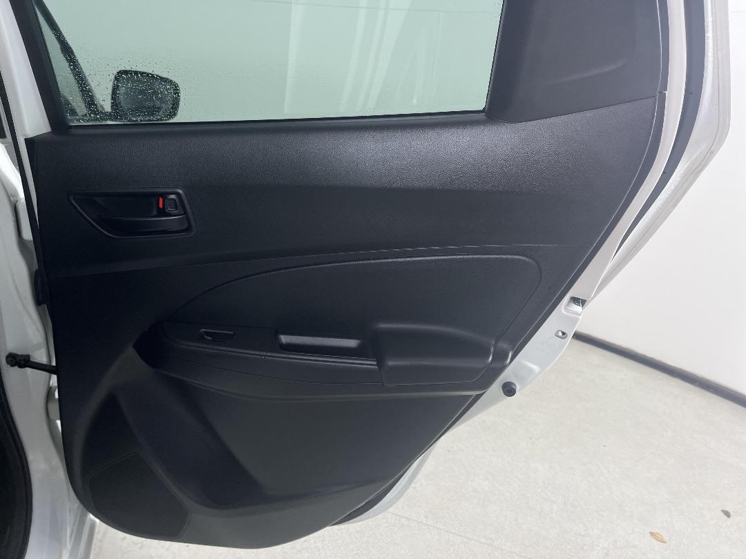 Photo '19' of Suzuki Swift