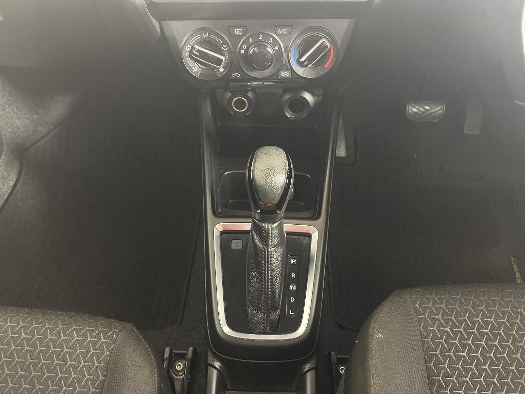 Photo '18' of Suzuki Swift