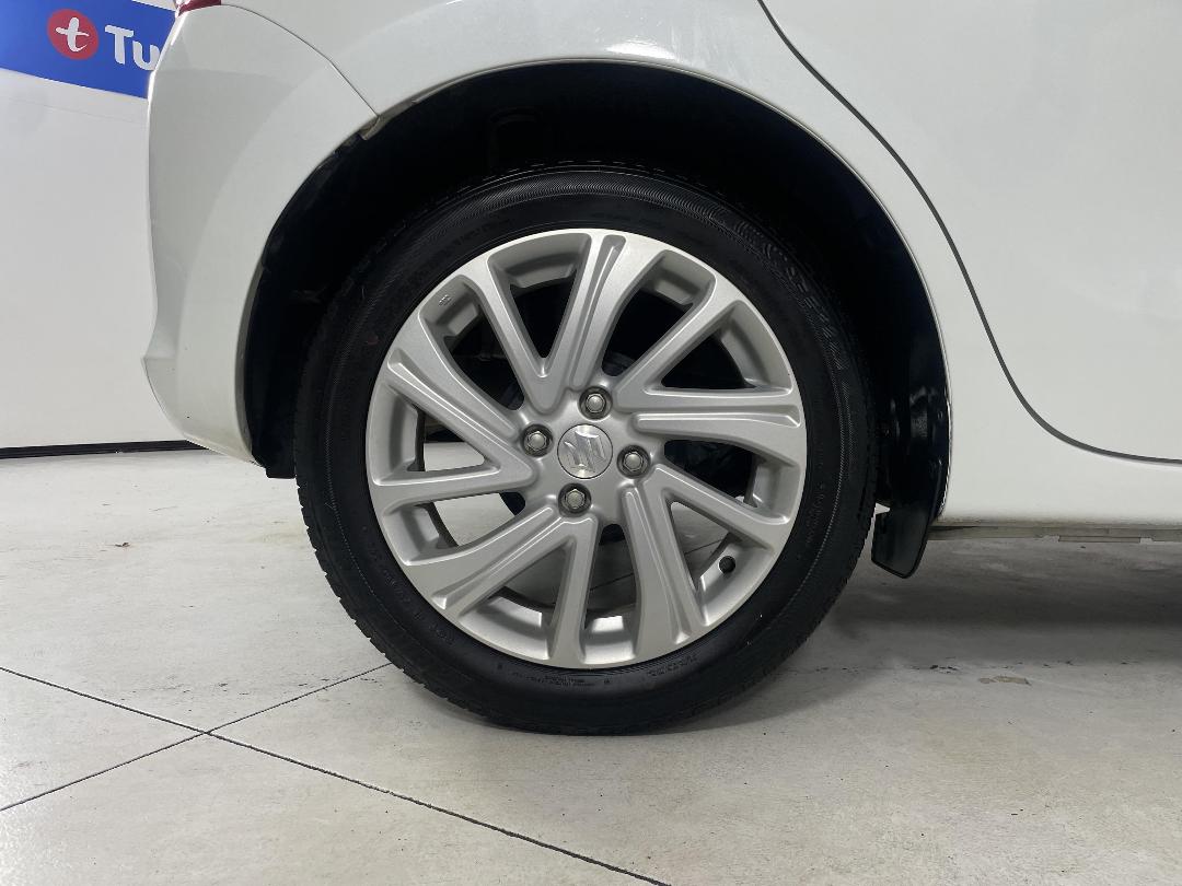 Photo '12' of Suzuki Swift Photo '12' of Suzuki Swift