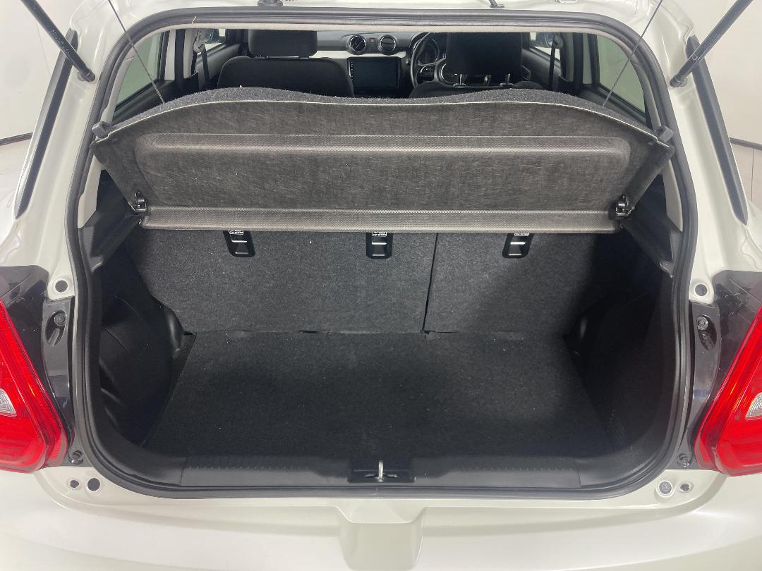 Photo '14' of Suzuki Swift Photo '14' of Suzuki Swift