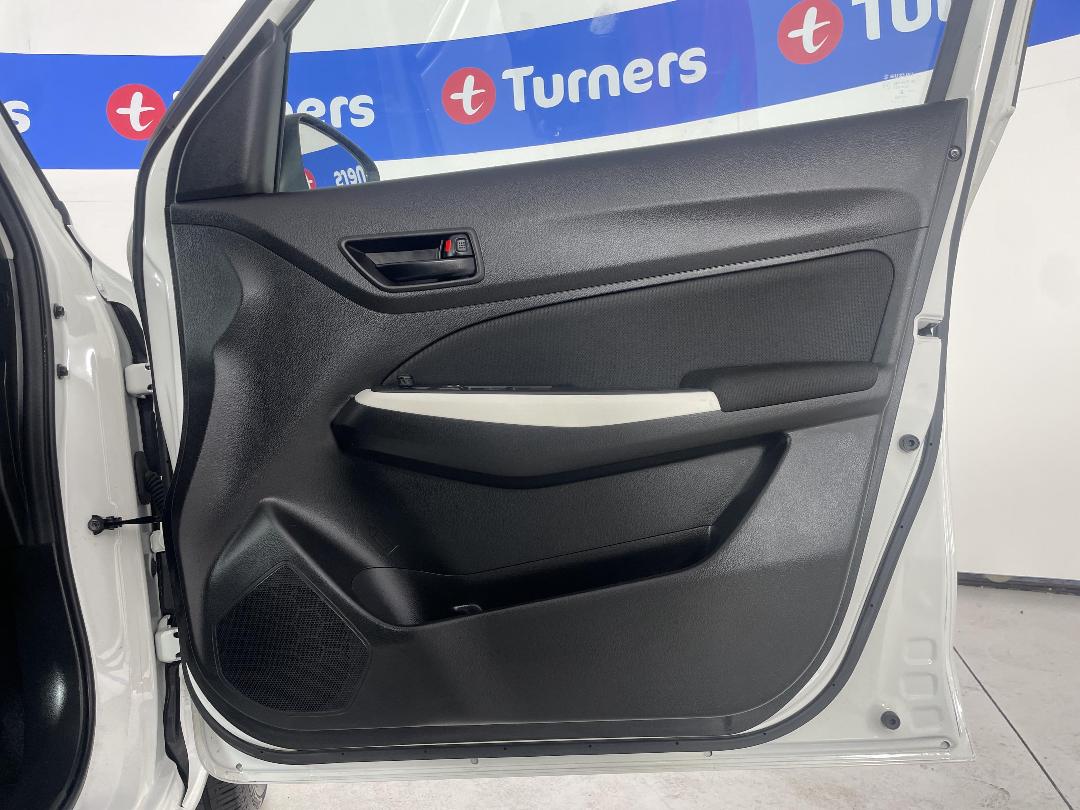 Photo '15' of Suzuki Swift Photo '15' of Suzuki Swift