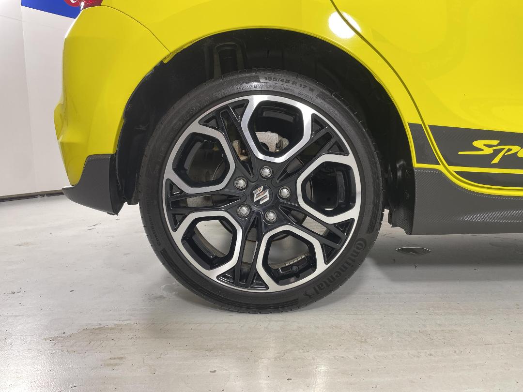 Photo '12' of Suzuki Swift