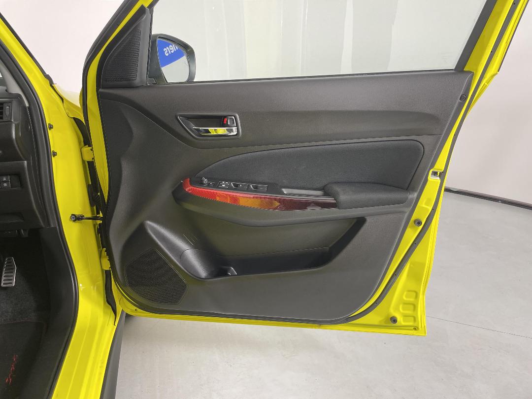 Photo '15' of Suzuki Swift