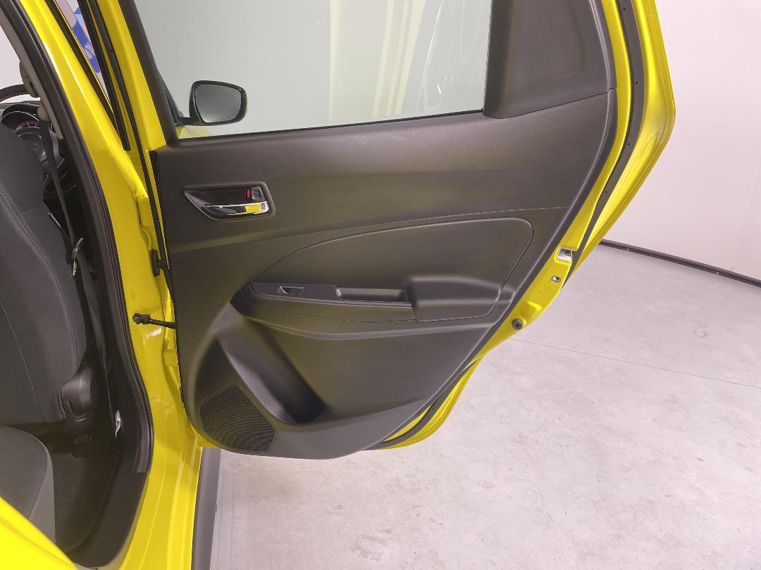 Photo '19' of Suzuki Swift