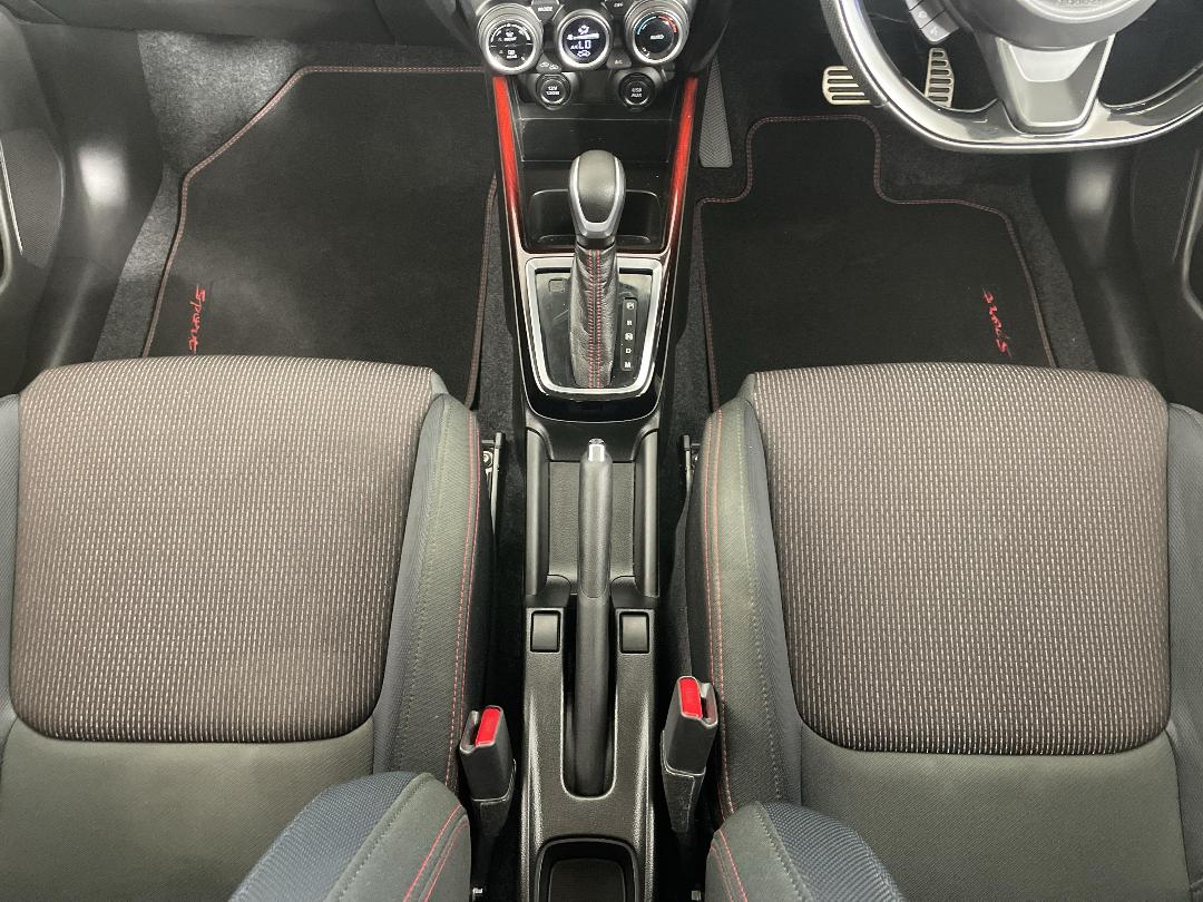 Photo '18' of Suzuki Swift