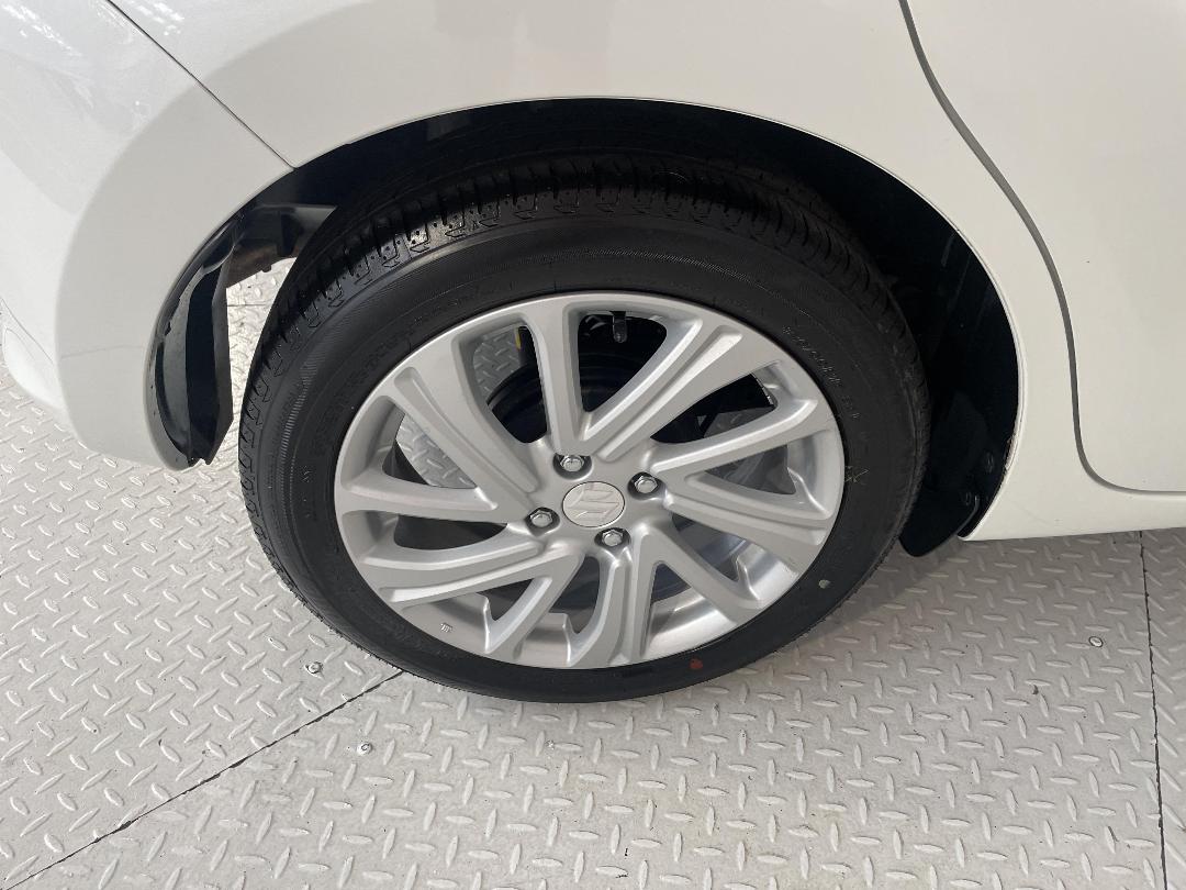 Photo '12' of Suzuki Swift