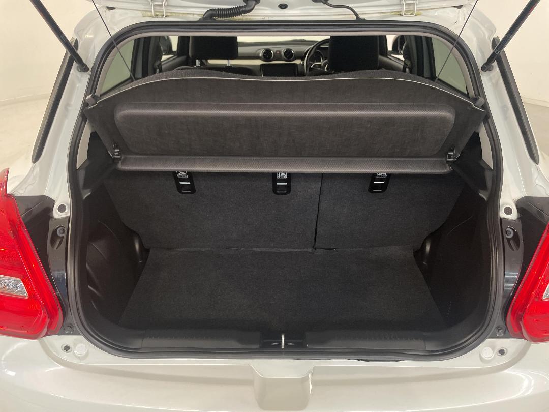 Photo '14' of Suzuki Swift