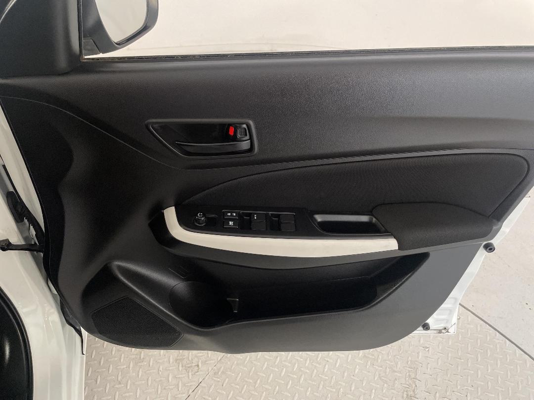 Photo '15' of Suzuki Swift