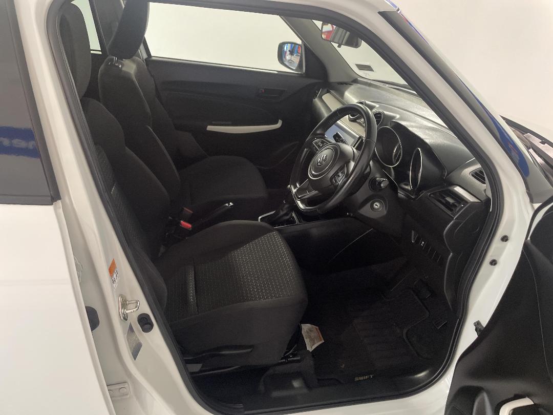 Photo '16' of Suzuki Swift