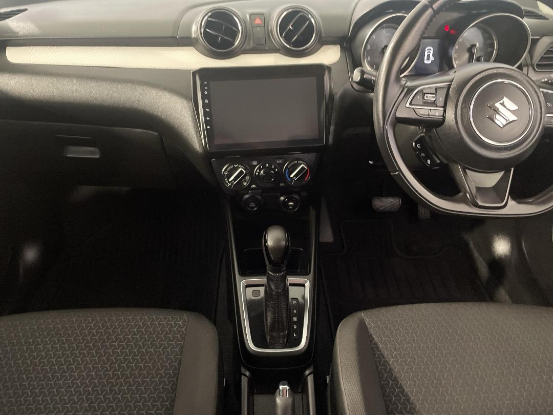 Photo '18' of Suzuki Swift