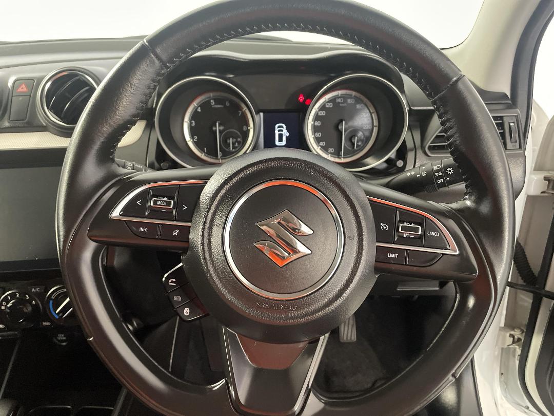 Photo '27' of Suzuki Swift