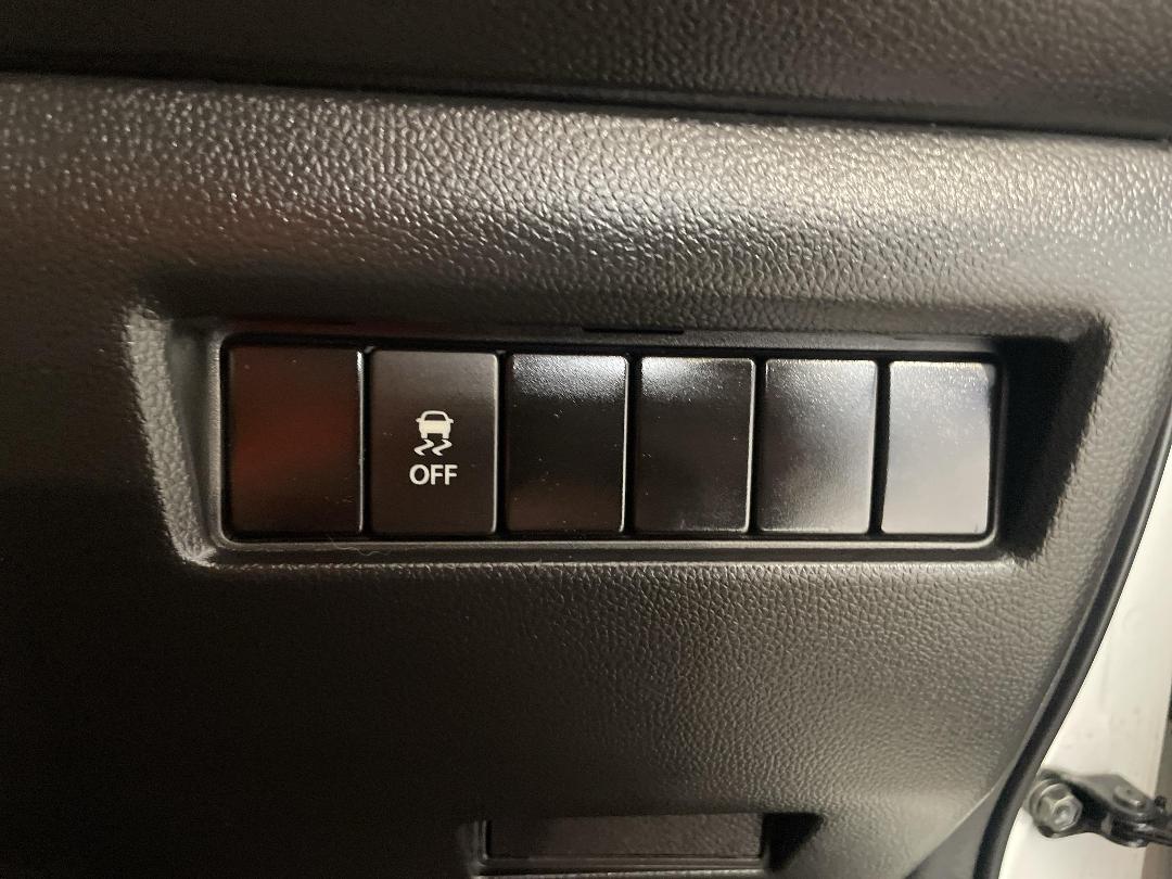 Photo '24' of Suzuki Swift