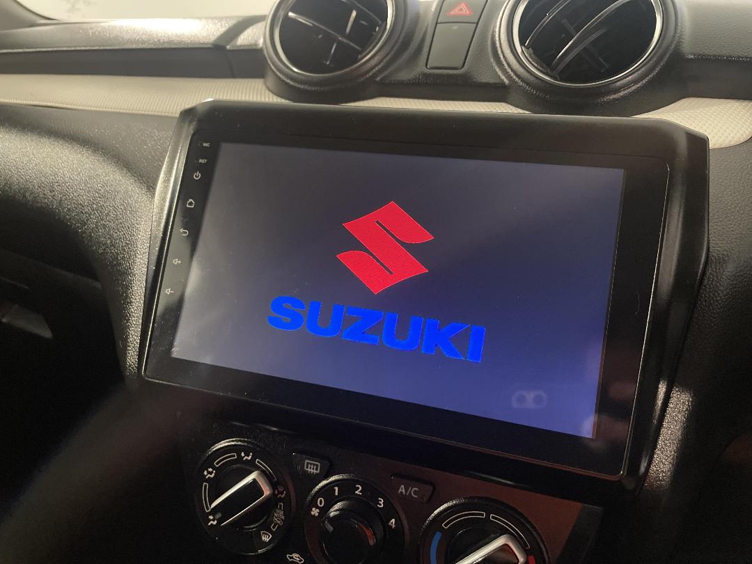 Photo '28' of Suzuki Swift