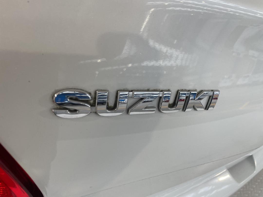 Photo '35' of Suzuki Swift