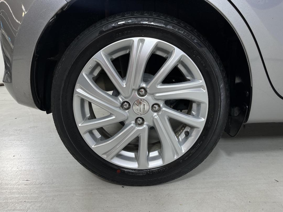 Photo '12' of Suzuki Swift