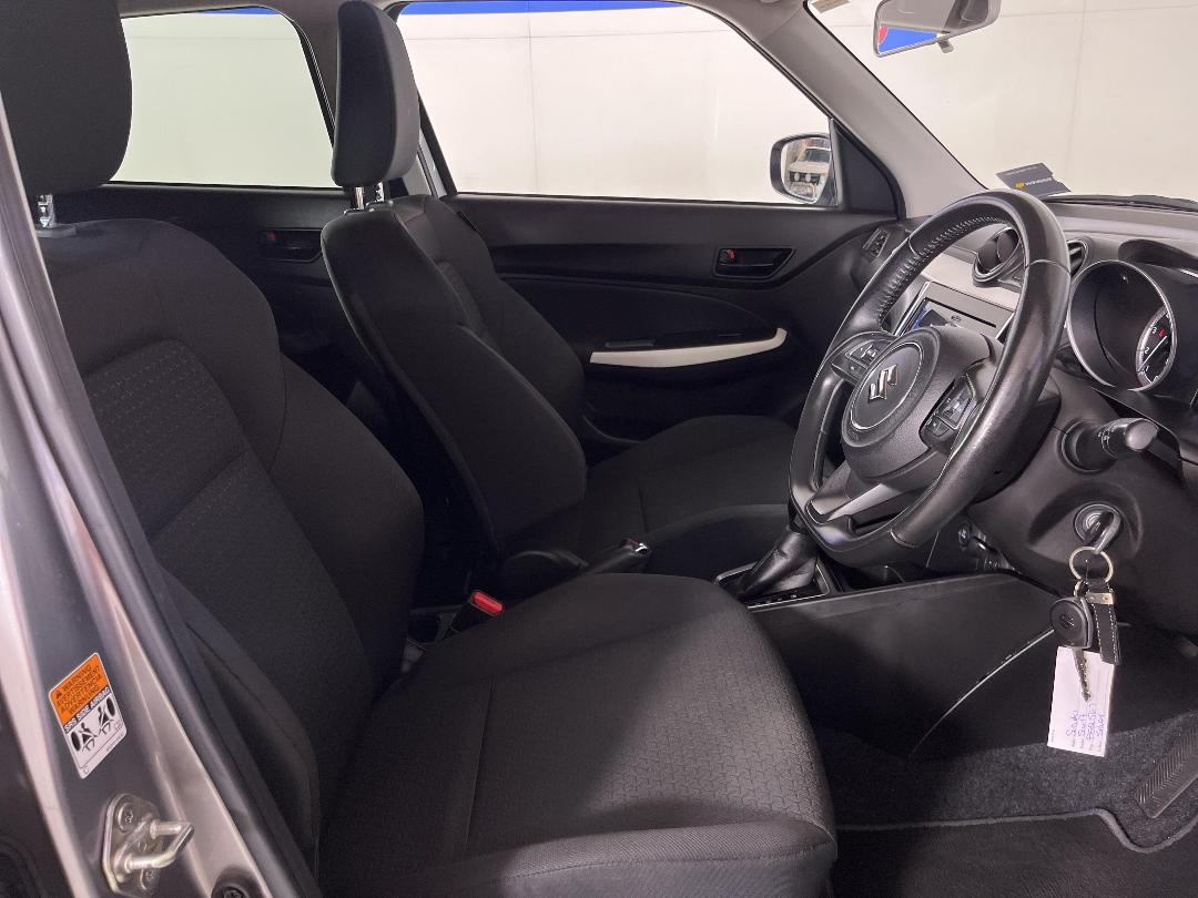 Photo '16' of Suzuki Swift