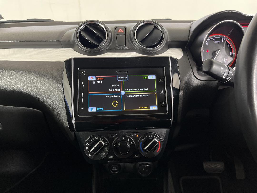 Photo '18' of Suzuki Swift