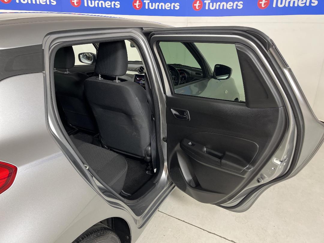 Photo '19' of Suzuki Swift