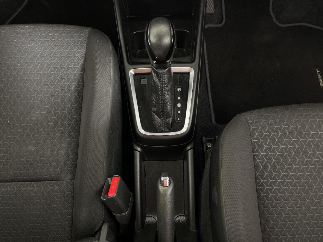 Photo '23' of Suzuki Swift