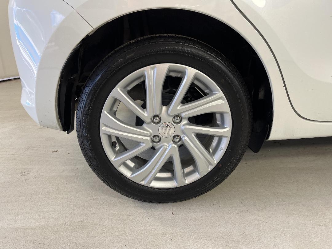 Photo '12' of Suzuki Swift