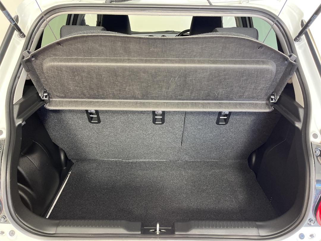 Photo '14' of Suzuki Swift