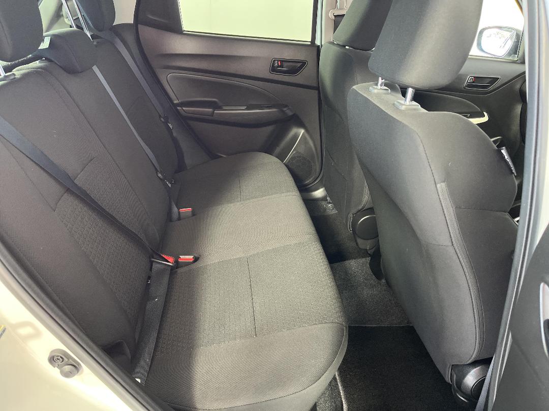 Photo '20' of Suzuki Swift