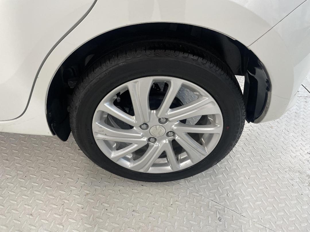 Photo '11' of Suzuki Swift Photo '11' of Suzuki Swift