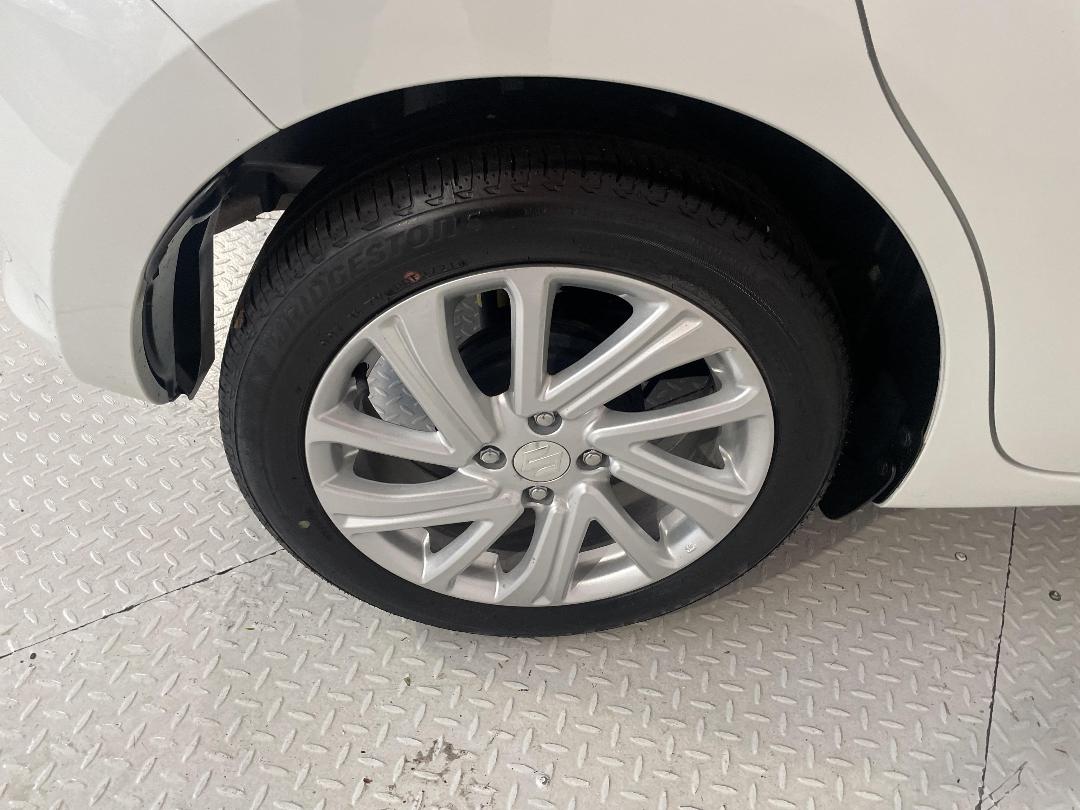 Photo '12' of Suzuki Swift Photo '12' of Suzuki Swift