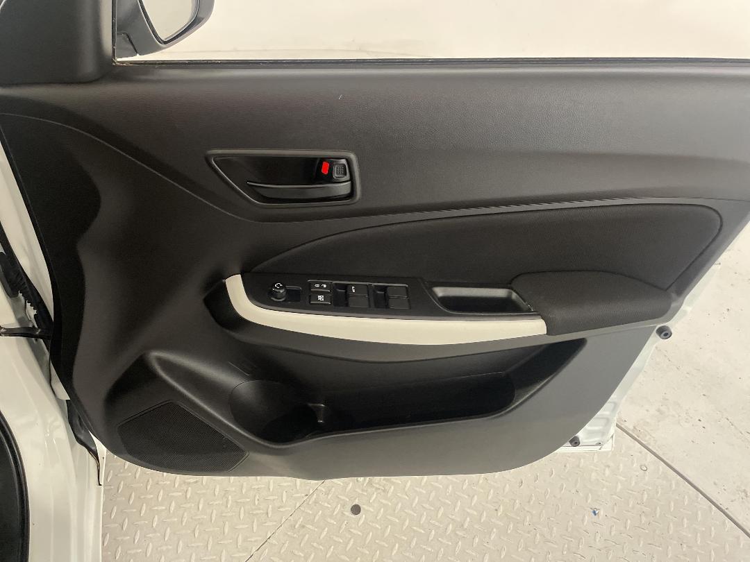 Photo '15' of Suzuki Swift Photo '15' of Suzuki Swift