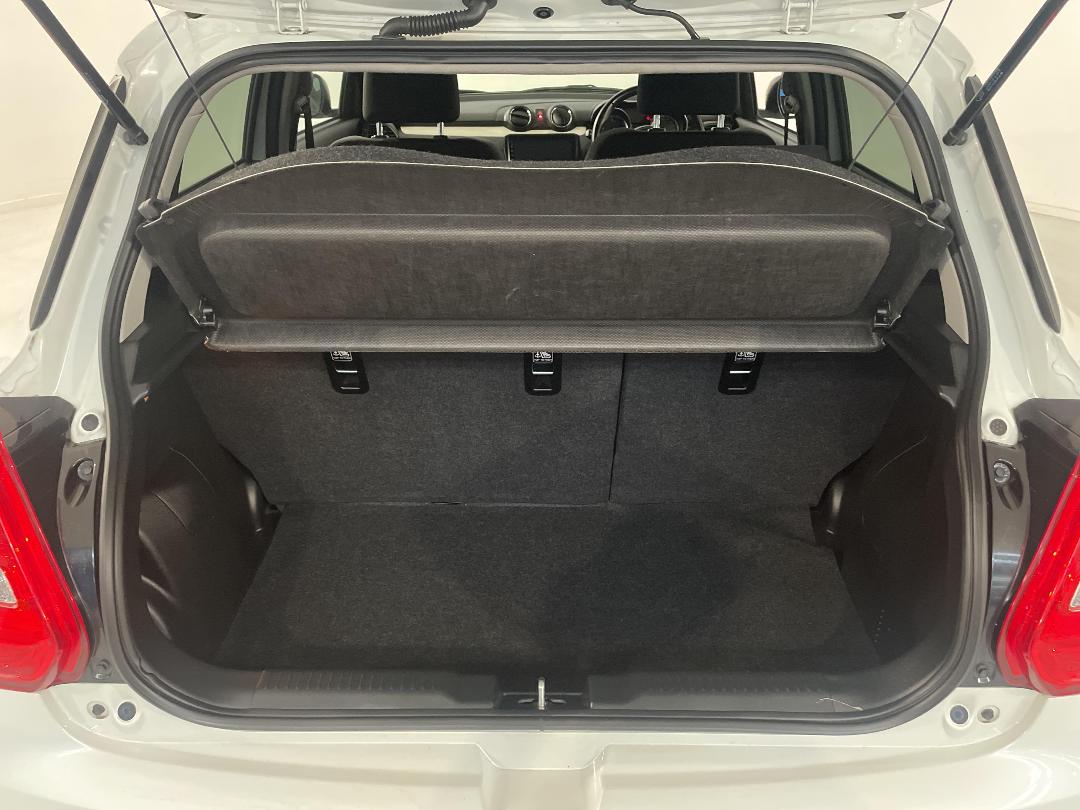 Photo '14' of Suzuki Swift Photo '14' of Suzuki Swift