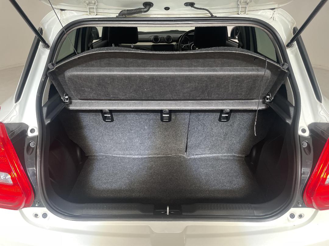 Photo '14' of Suzuki Swift Photo '14' of Suzuki Swift