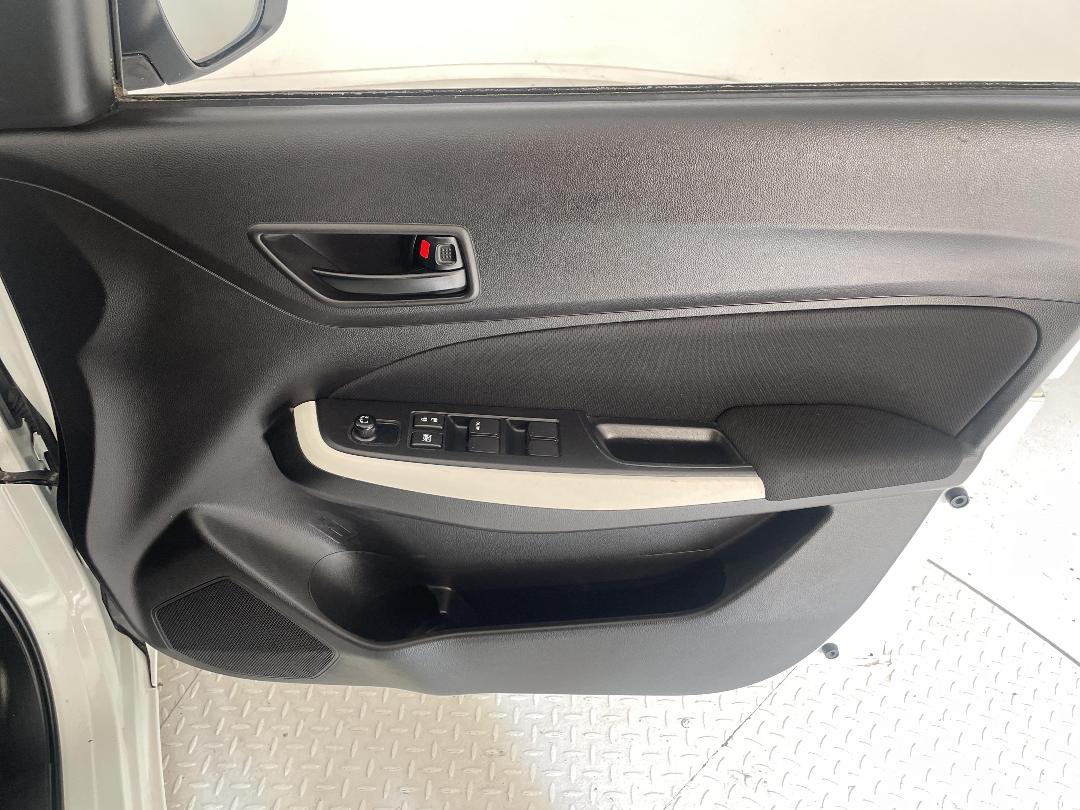 Photo '15' of Suzuki Swift Photo '15' of Suzuki Swift