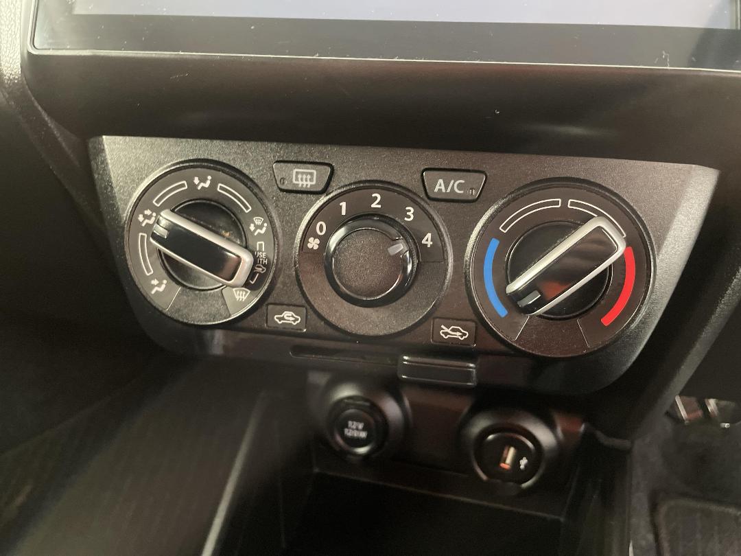 Photo '30' of Suzuki Swift Photo '30' of Suzuki Swift