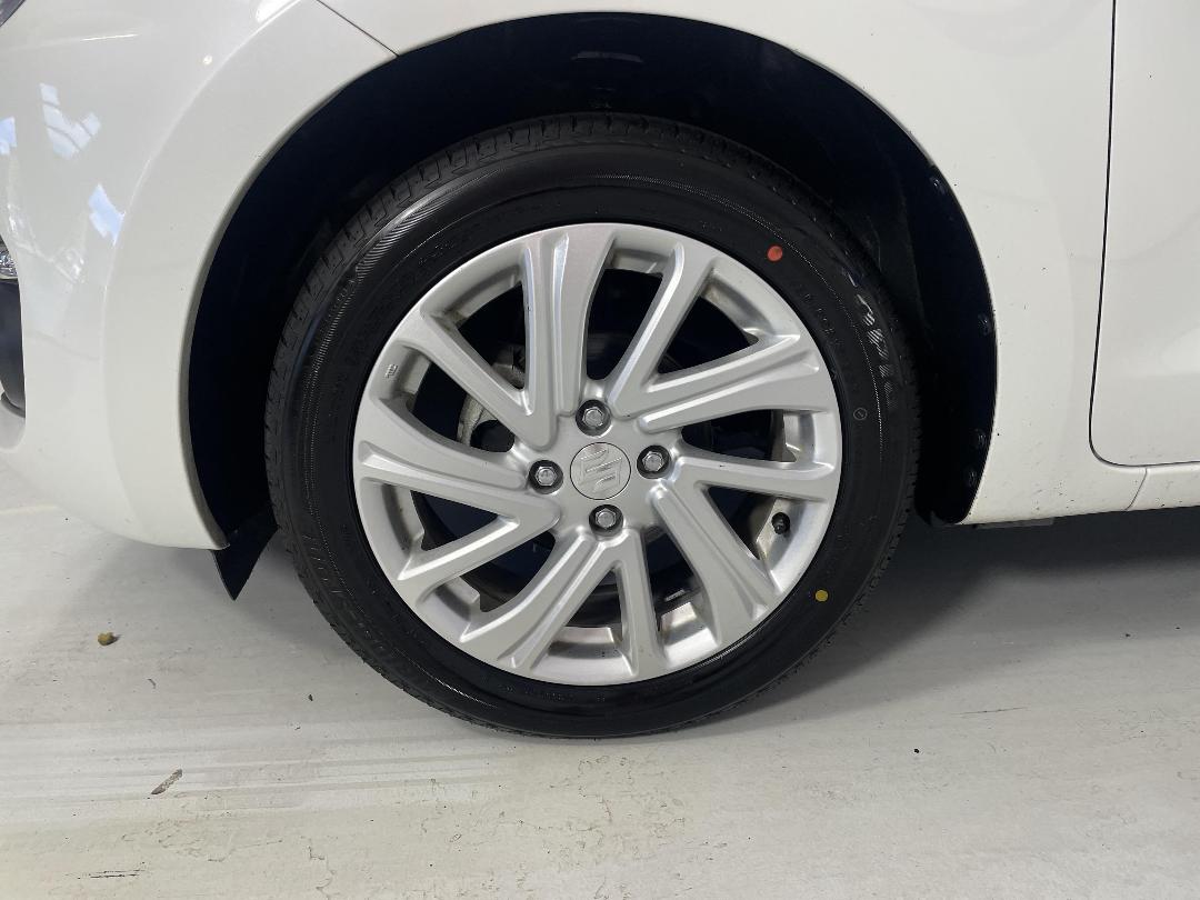 Photo '10' of Suzuki Swift Photo '10' of Suzuki Swift