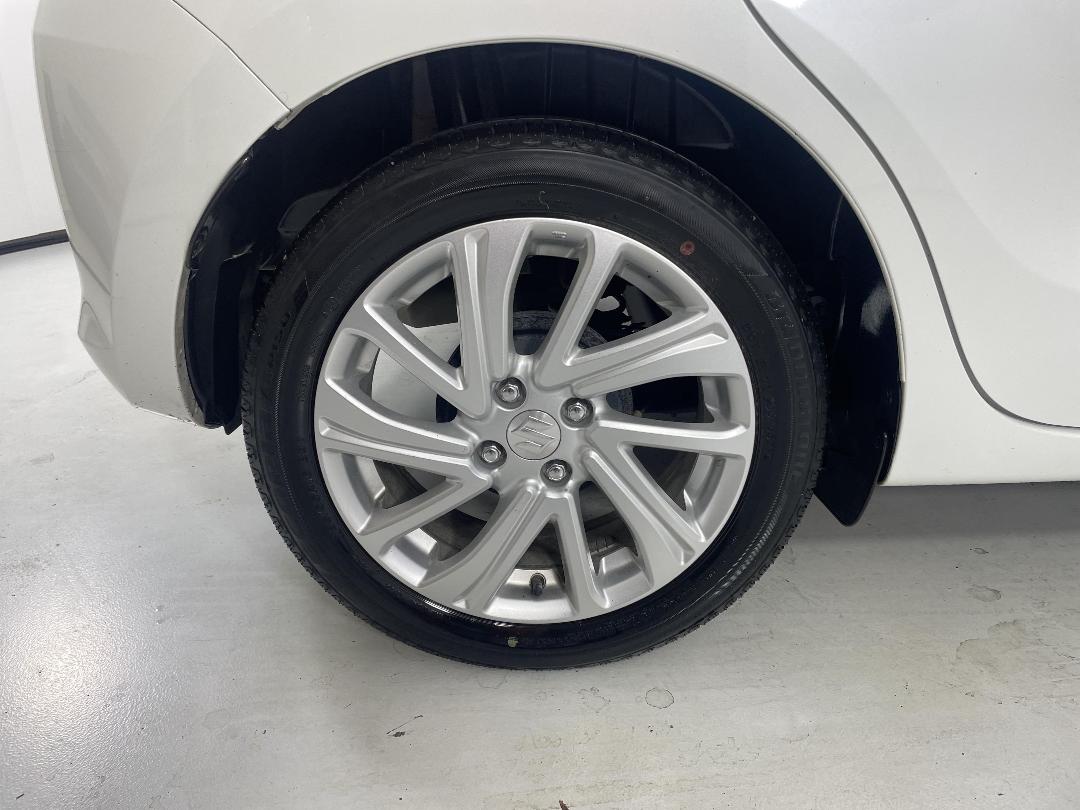 Photo '12' of Suzuki Swift Photo '12' of Suzuki Swift