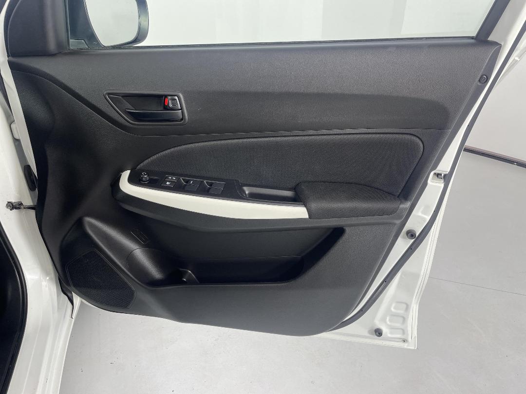 Photo '15' of Suzuki Swift Photo '15' of Suzuki Swift