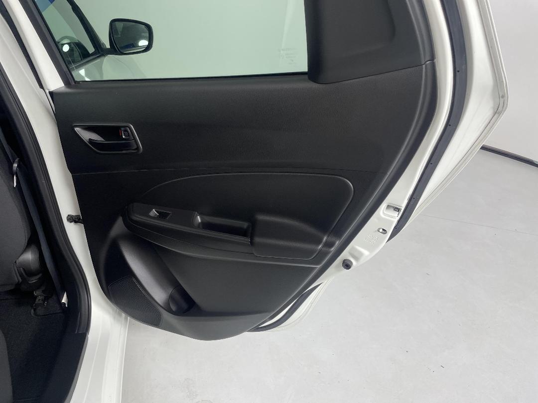 Photo '19' of Suzuki Swift Photo '19' of Suzuki Swift