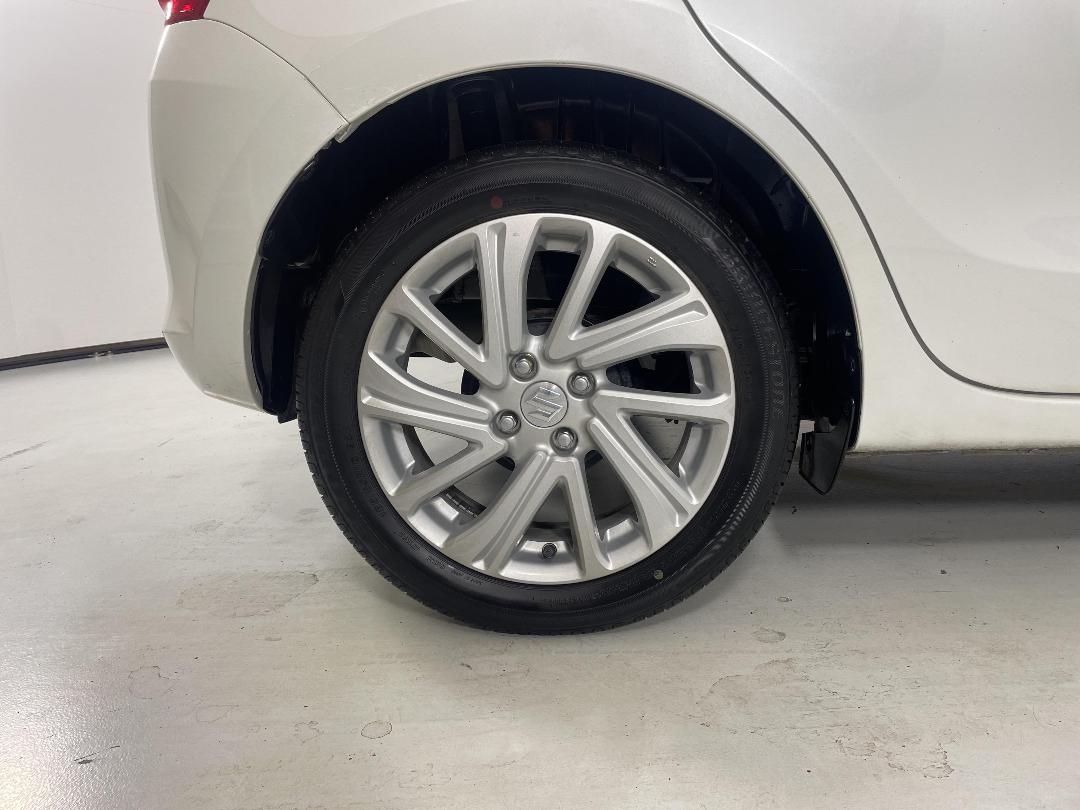 Photo '12' of Suzuki Swift Photo '12' of Suzuki Swift