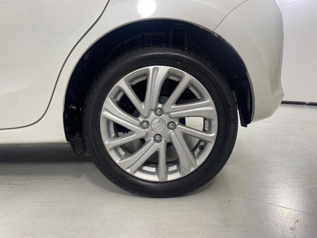 Photo '11' of Suzuki Swift Photo '11' of Suzuki Swift